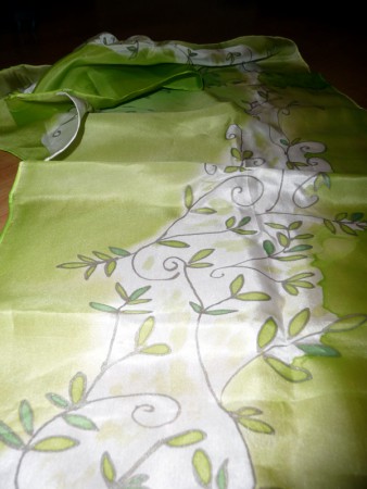 Zelená šatka s lístkami